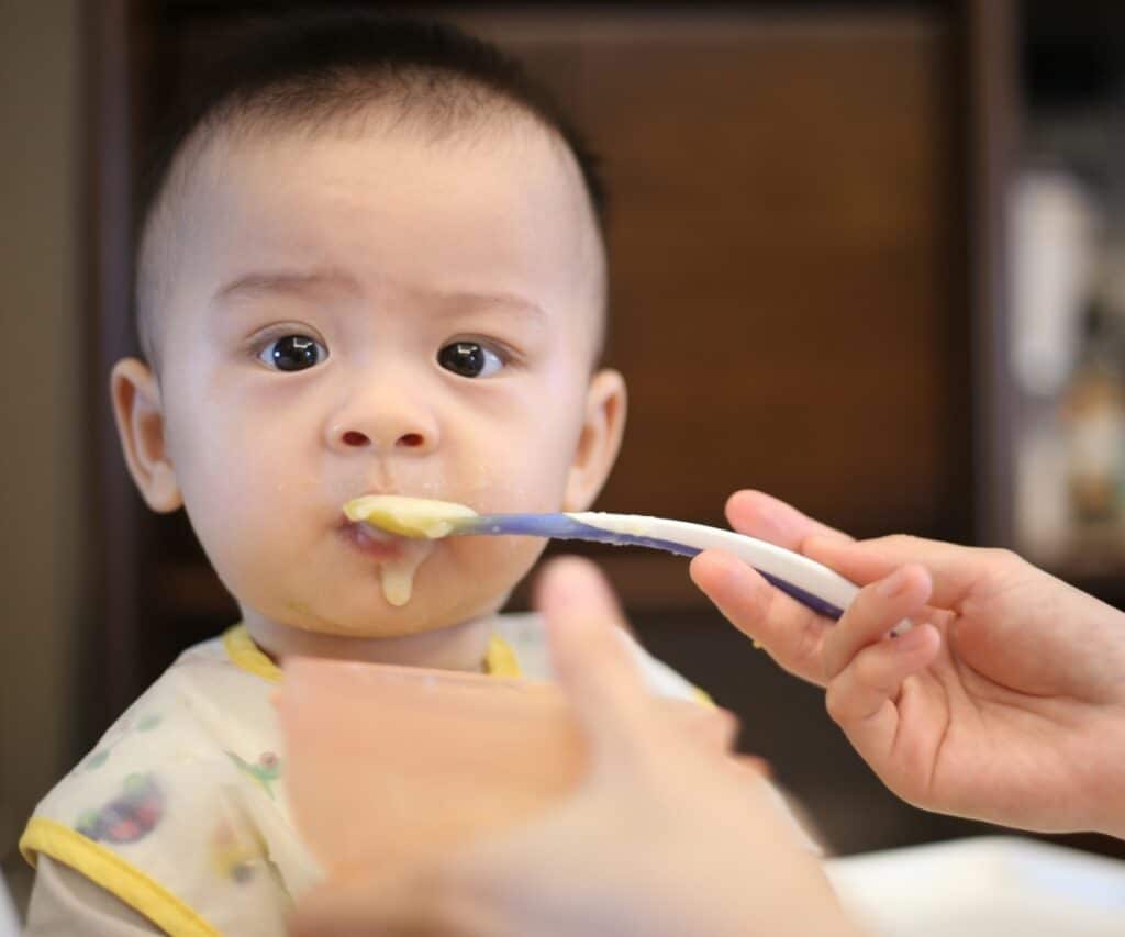 Stop Doing These Things When Your Baby Starts Eating Solid Foods